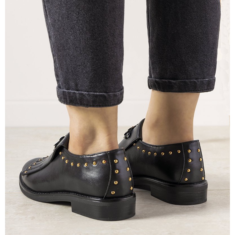 Sorte slip-on sko med GF-FD9 nitter 1
