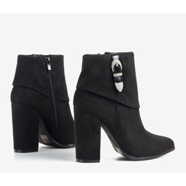 Sorte elegante støvler på Esgle -stolpen 1
