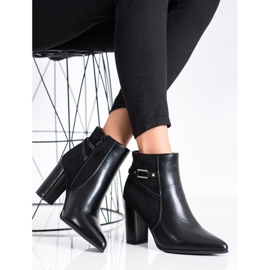 Ideal Shoes Elegante sorte støvler i Spitz 2