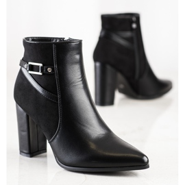 Ideal Shoes Elegante sorte støvler i Spitz 1
