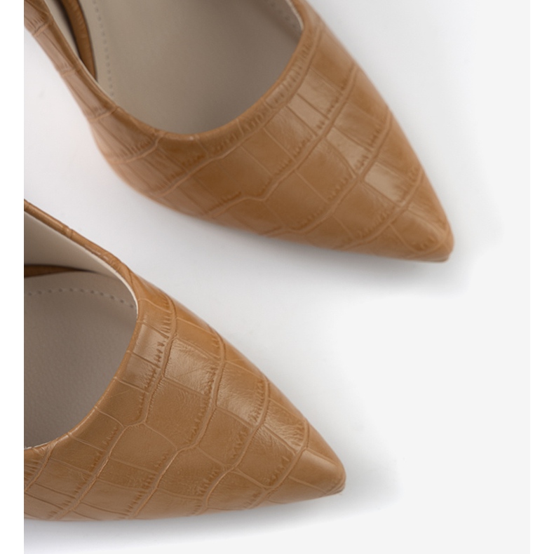 Brune pumps på en Thrower -hæl 1