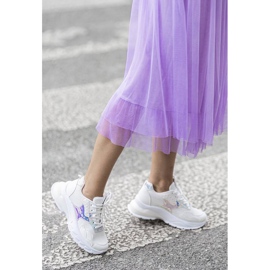 Moderne piges hvide sneakers grå 1