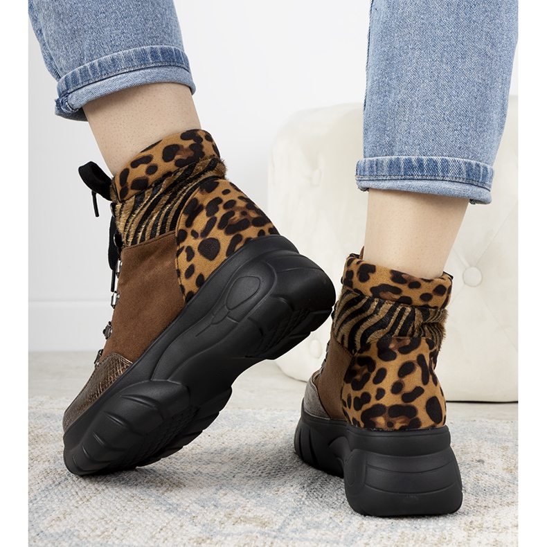 Brune vintersneakers med temaet Cesaria animal 1