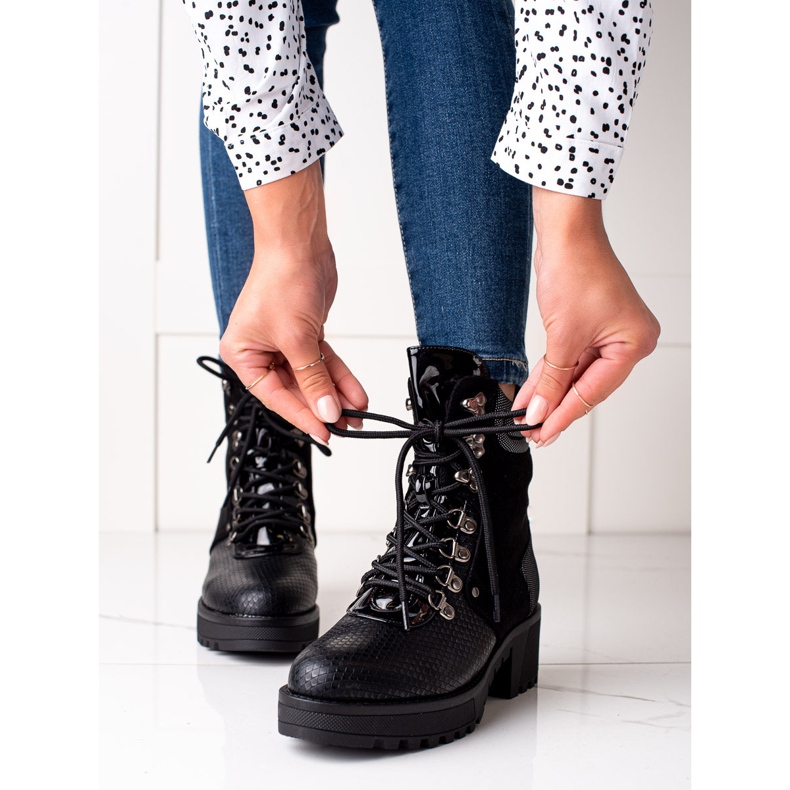 Janessa Sort Workers Snake Print 1