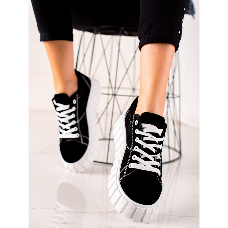 TRENDI Sorte sneakers på platformen 1