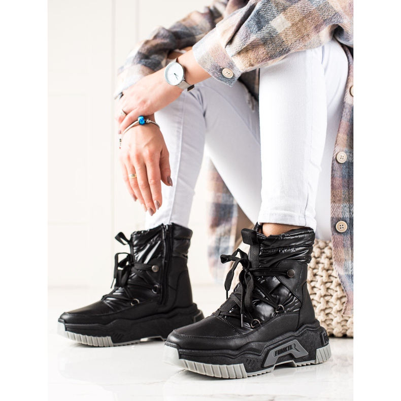 TRENDI Sorte snestøvler med snøre 2