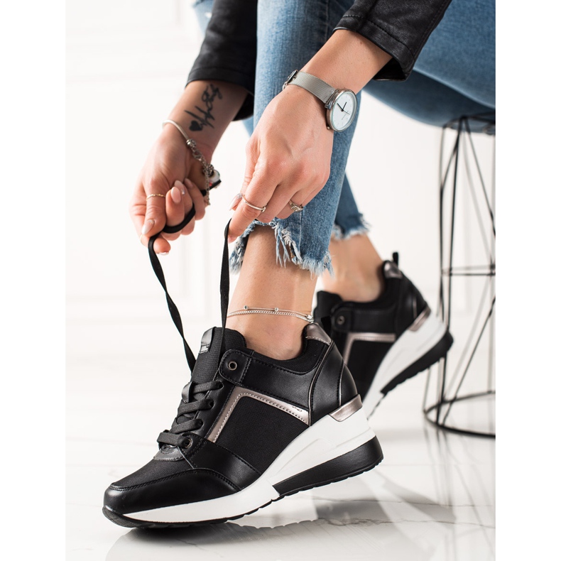 TRENDI Stilfulde sorte sneakers 1