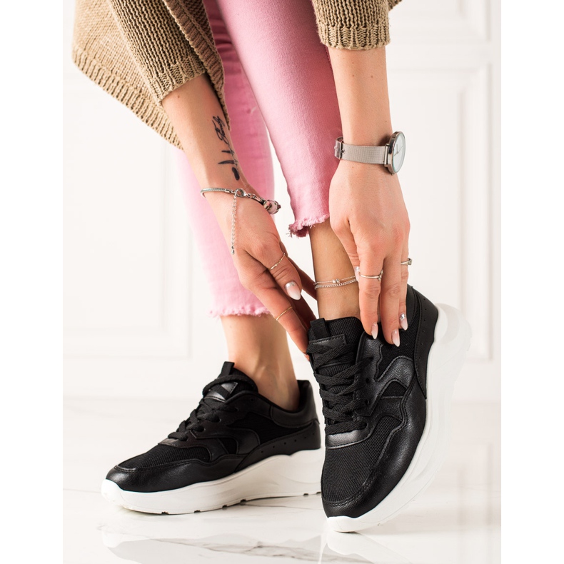 TRENDI Klassiske sorte sneakers 2