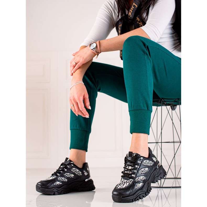 TRENDI Sorte sneakers på platformen 1