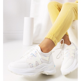 Hvide sneakers fra Bates 1