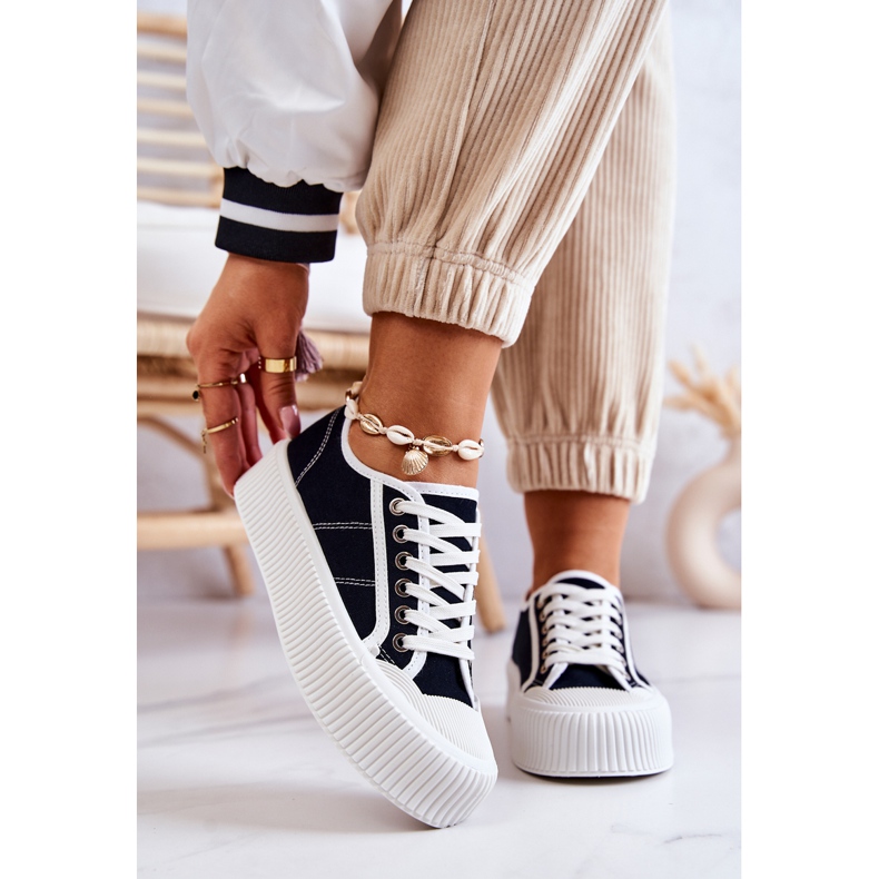 FB2 Lave sneakers på den sorte Mischa-platform 2