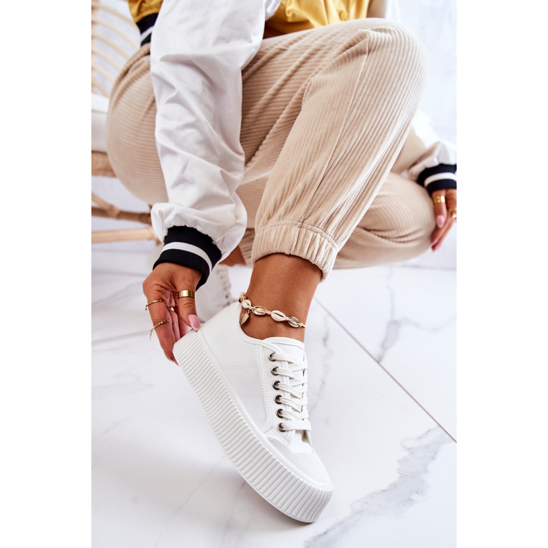 FB2 Lave sneakers på den hvide Mischa-platform 1
