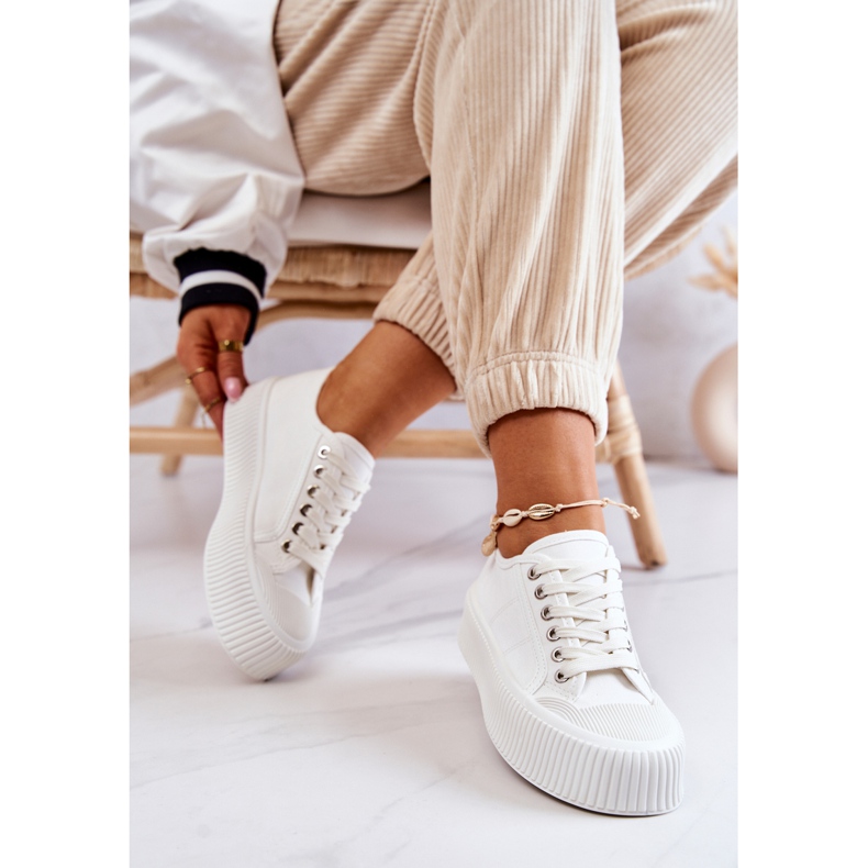FB2 Lave sneakers på den hvide Mischa-platform 2