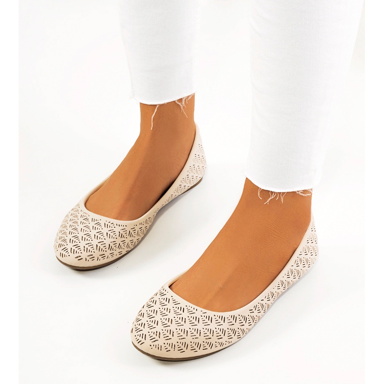 Beige ballerinaer med gennembrudt Grie-mønster 1
