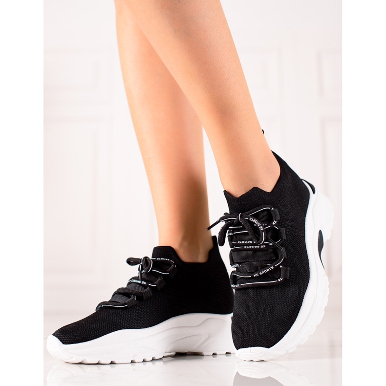 TRENDI Bundet sneakers på platformen sort 1