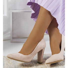 Beige pumps på Ortiz-stolpen grå 1