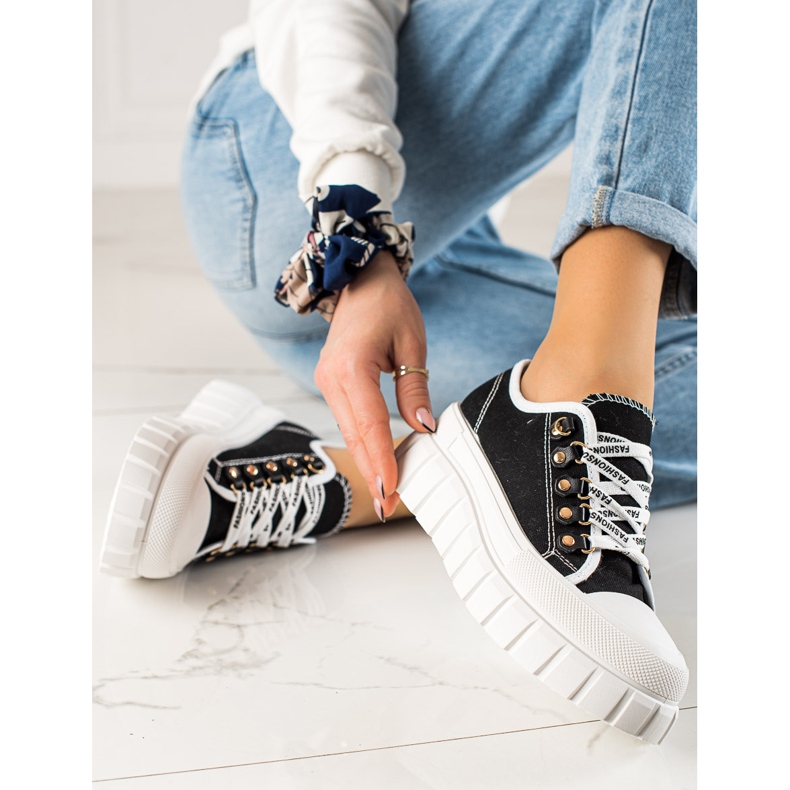 TRENDI Sneakers med snøre på platformen sort 1