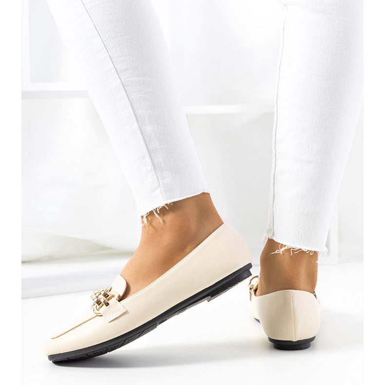 Beige loafers med Tillison kæde 1