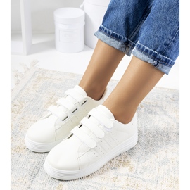Hvide sneakers på Nizza platformen 1