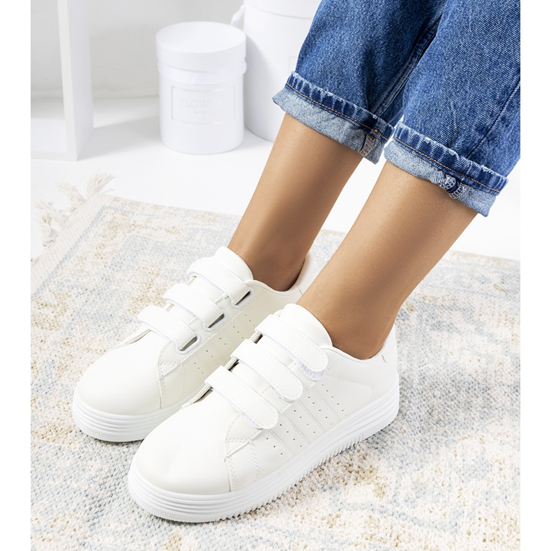 Hvide sneakers på Nizza platformen 1