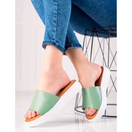 Encor Grønne flip-flops på platformen 1