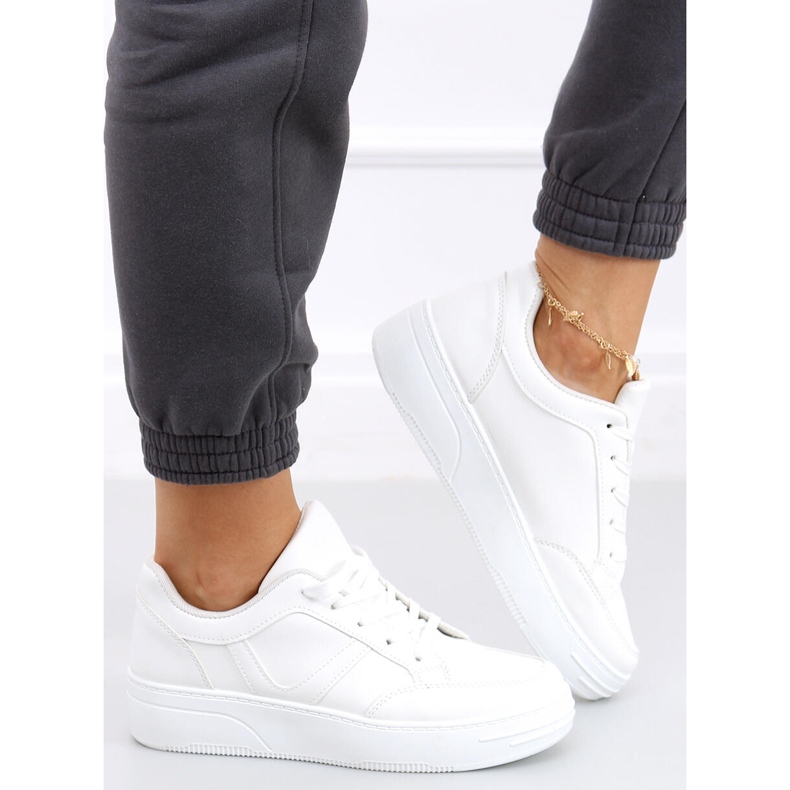Ikke hvide sneakers 1