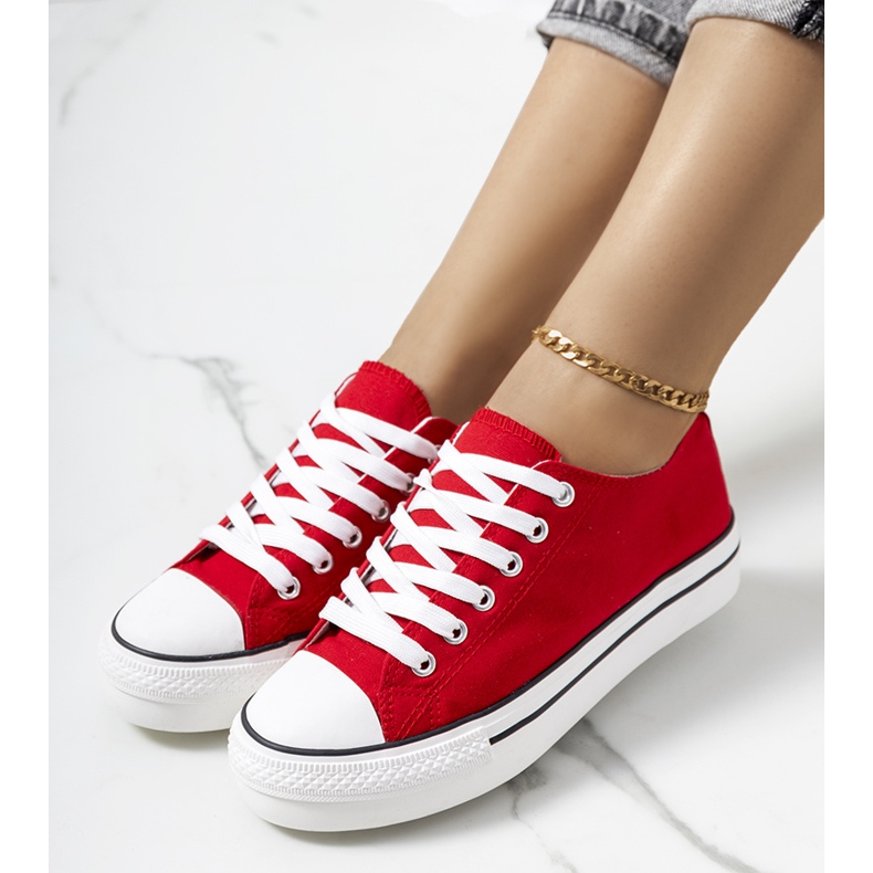 Røde sneakers på Wessel platformen 1