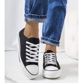 Sorte sneakers på Wessel platformen 1