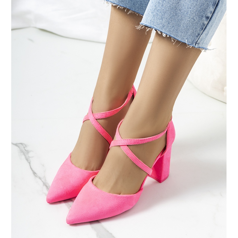 Pink neon pumps på Hassing-posten lyserød 1