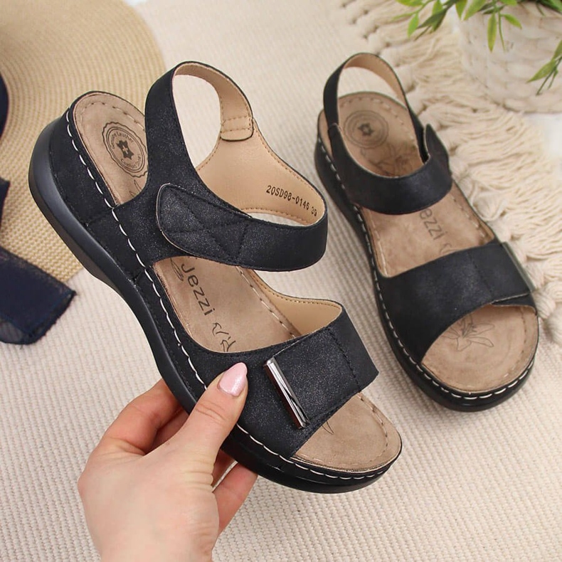 Kvinders sorte sandaler med sort velcro eVento 2