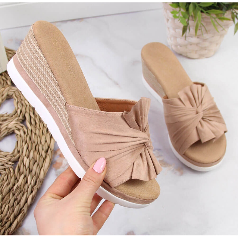 Kvinders beige wedge hjemmesko Potocki 1
