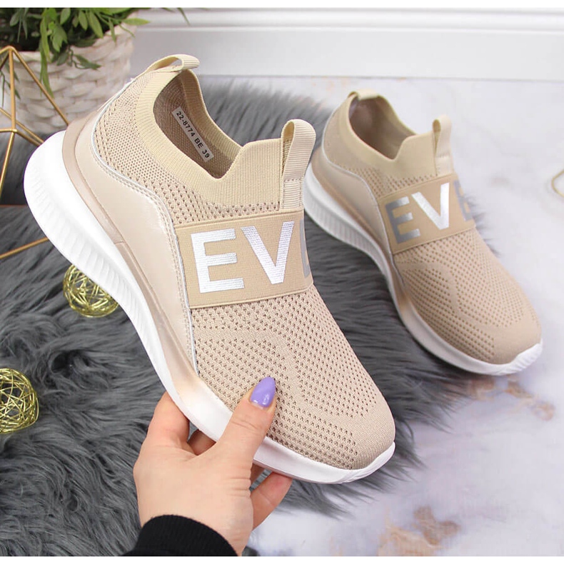 Damesportssko slip on beige Vinceza 1