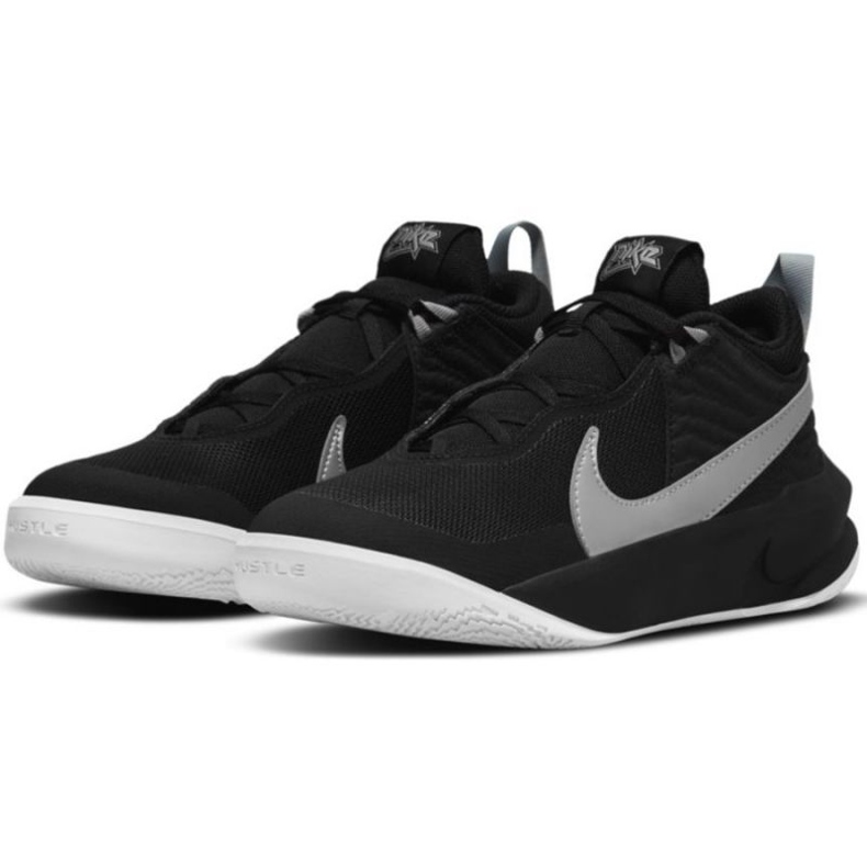 Nike Team Hustle D 10 Big Basketball Sko Jr CW6735 004 basketballsko sort sølv 2