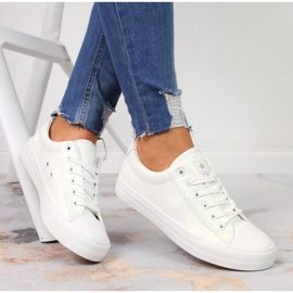 News Lave hvide øko-læder sneakers NYHEDER 1