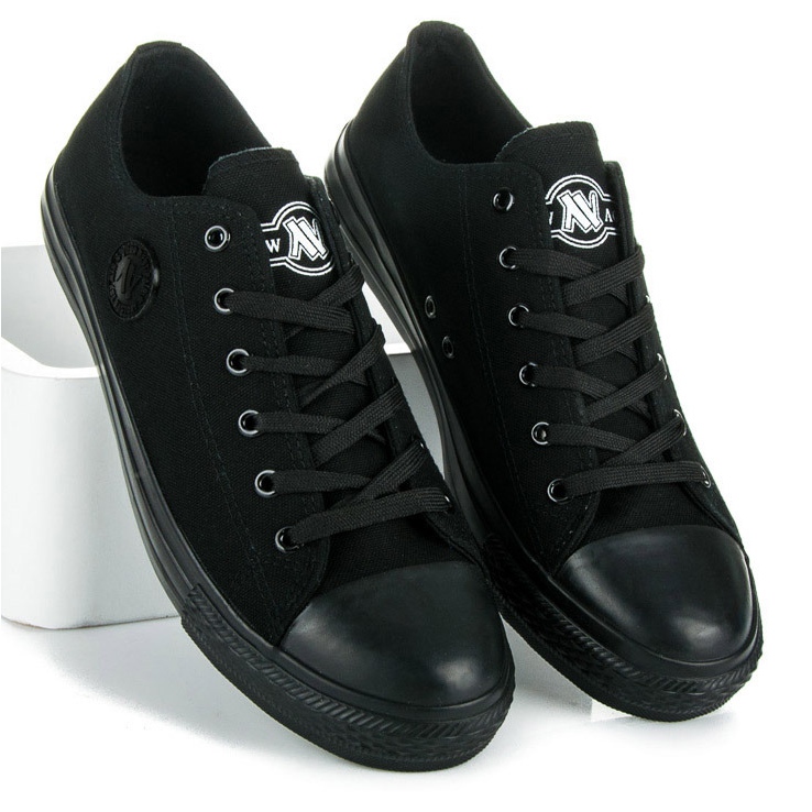 New Age sneakers sort 2