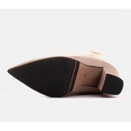 Marco Shoes Høje, plisserede beige støvler lavet af naturlig ruskind 1