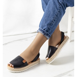 Sorte espadriller på Verdam-platformen 1