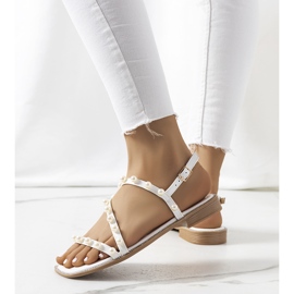 Hvide sandaler med Abadi perler 1