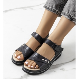Sorte sandaler på Meis platformen 1