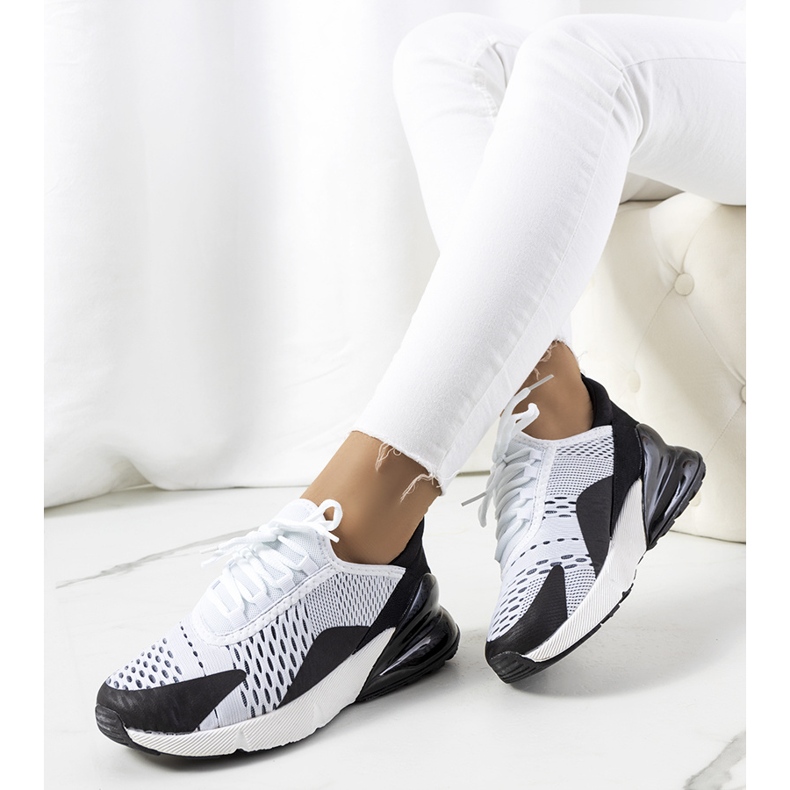 Sint hvide sportssneakers sort 1
