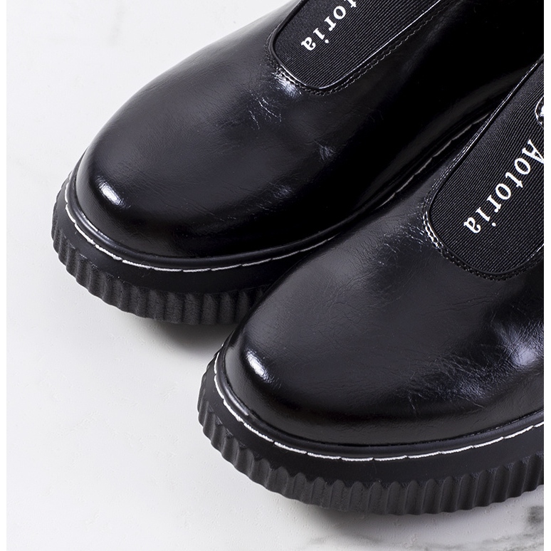 Sorte brogues på Siddons platform 1