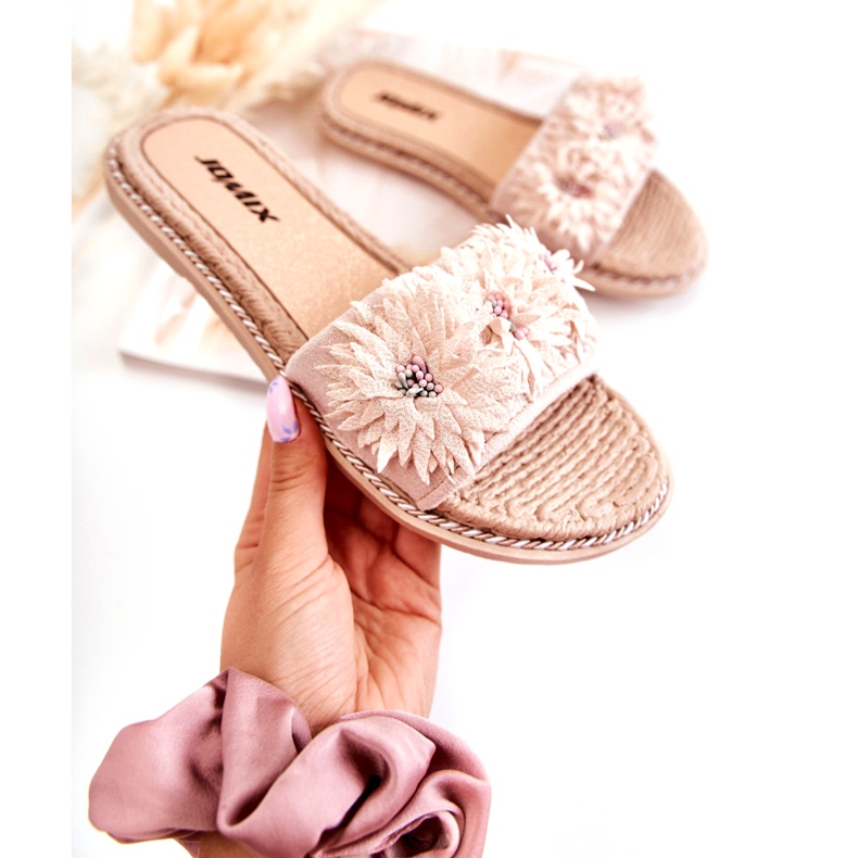 Beige flip-flops til kvinder med stofblomster 1