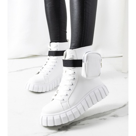 Hvide sneakers på Haver platformen 1