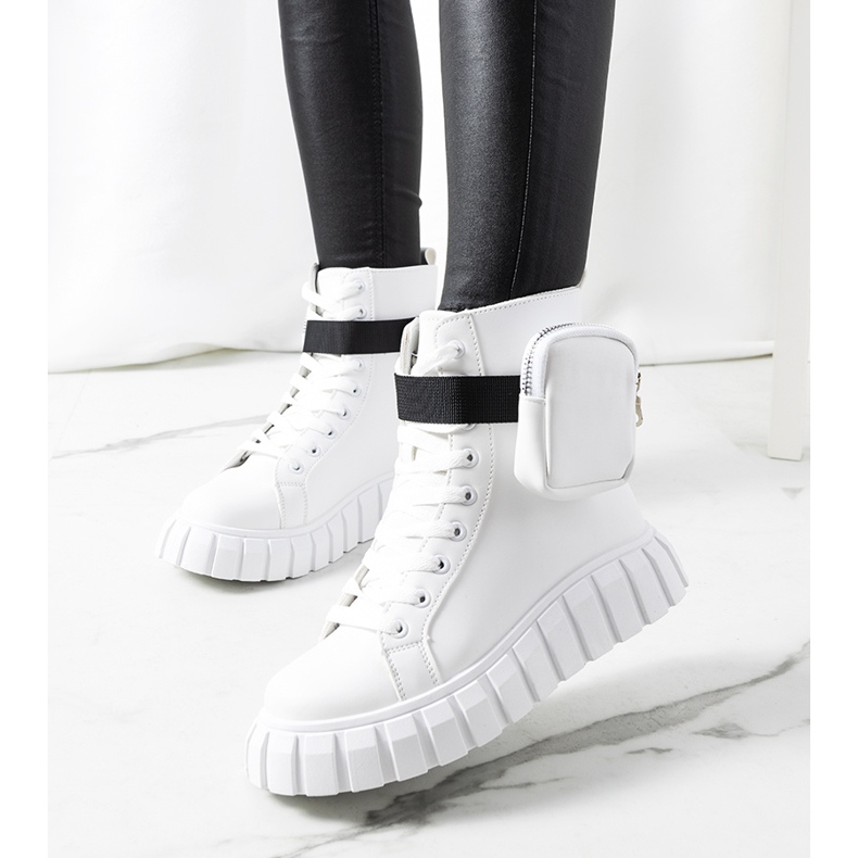 Hvide sneakers på Haver platformen 1