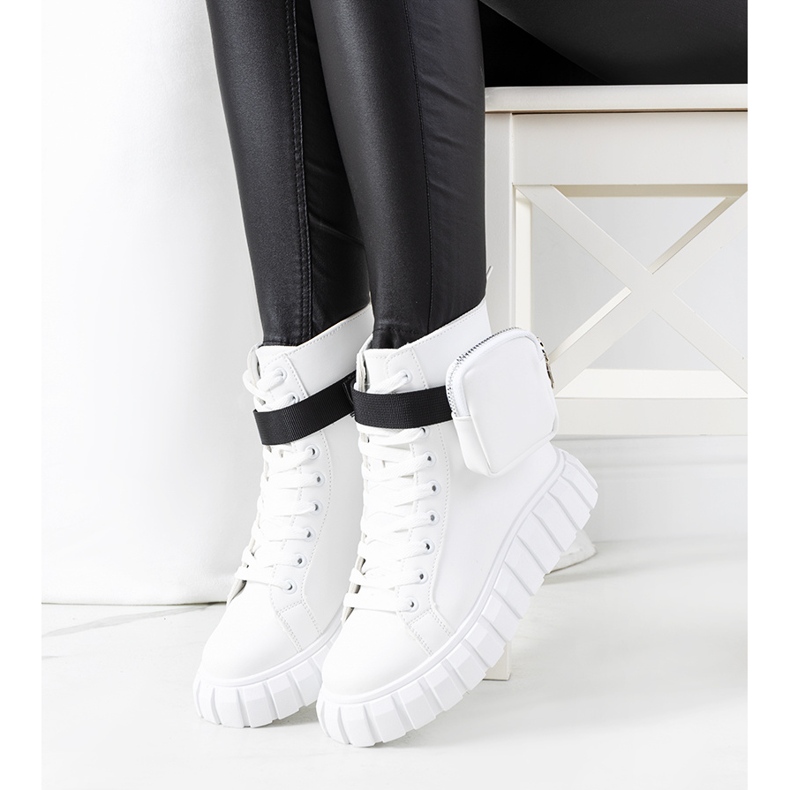Hvide sneakers på Haver platformen 2