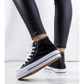 Sorte sneakers på Korgay platformen 1