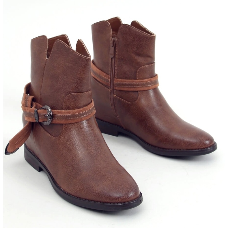 Støvler på en skjult Dallas Camel wedge brun 1