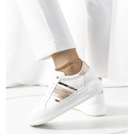 Hvide sneakers på Goldsmi platformen 2