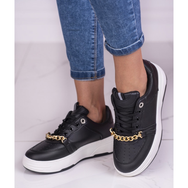 Sorte sneakers til kvinder på en platform med en Shelovet-kæde 1