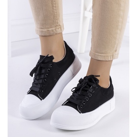 Sorte sneakers på Kilkenny platformen 1